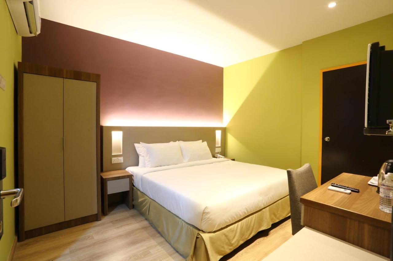 Capital O 9010 Yee Hotel Джохор-Бару Екстер'єр фото